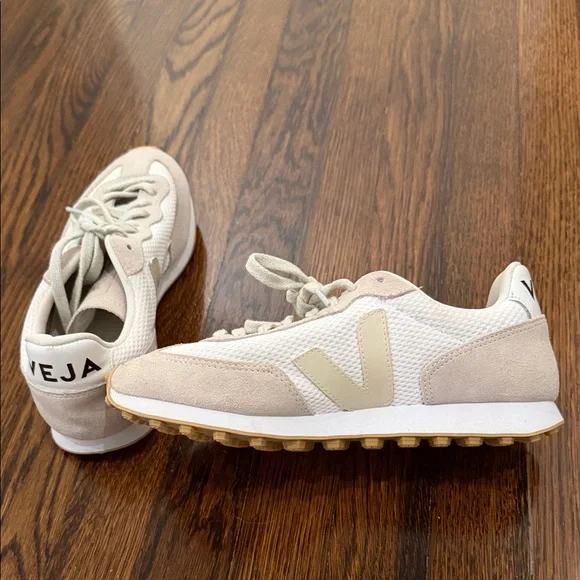 Like-New Women’s Veja Rio Branco Sneakers - White Pierre Natural. Size EU 39 - Picture 8 of 13